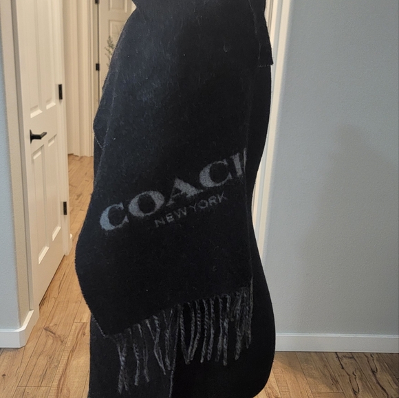 NWT Black & Gray Men's Signature COACH New York Scarf - Picture 14 of 17